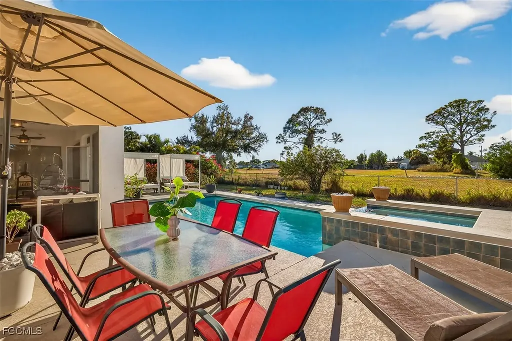 812 SW 11th Court Cape Coral FL 33991