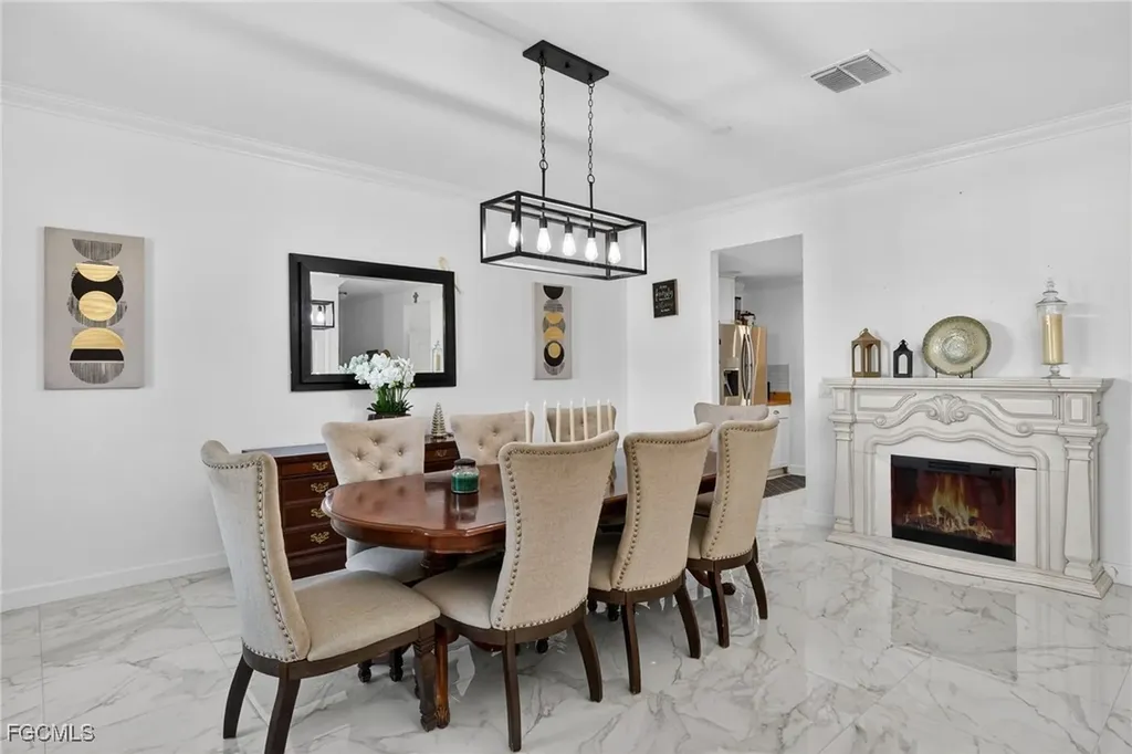 812 SW 11th Court Cape Coral FL 33991