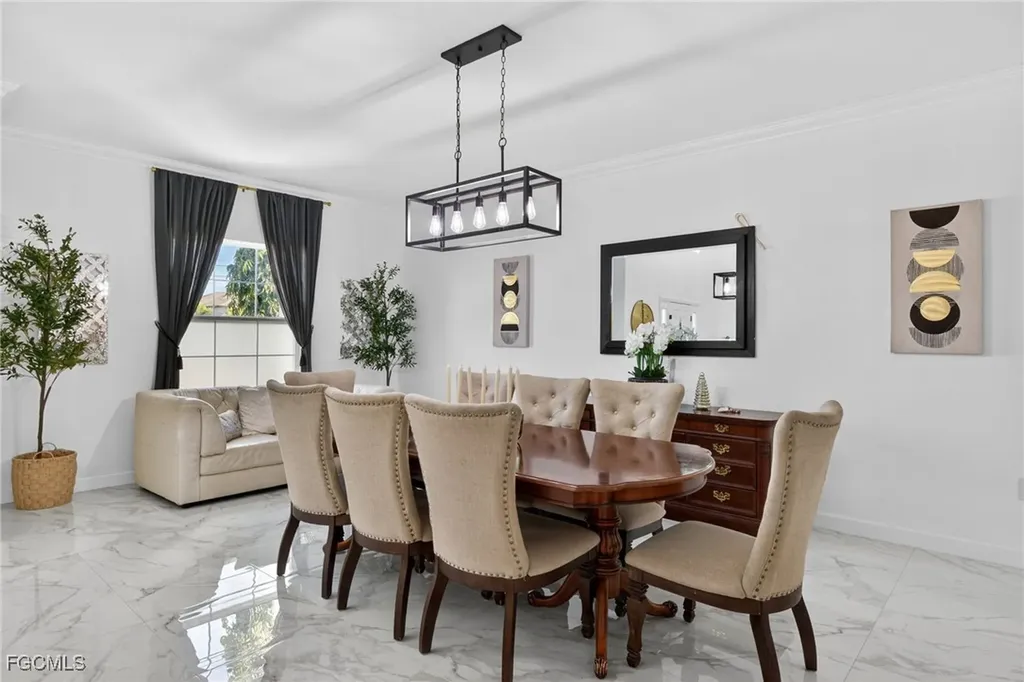 812 SW 11th Court Cape Coral FL 33991