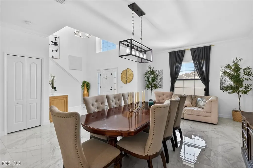 812 SW 11th Court Cape Coral FL 33991