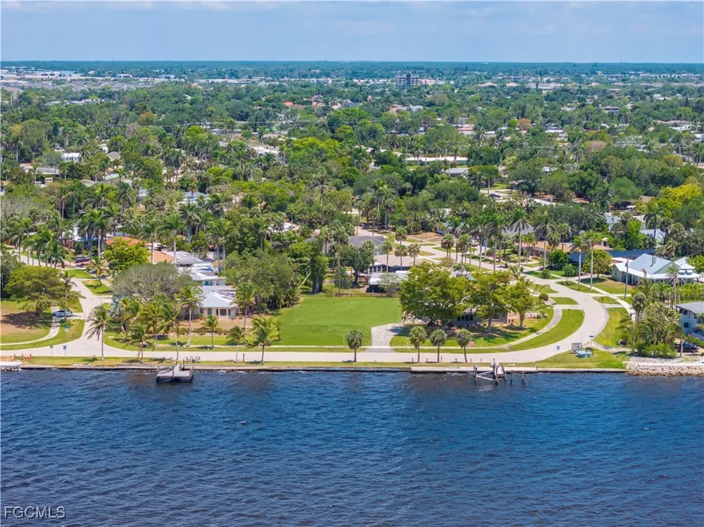 6105 W Riverside Drive Fort Myers FL 33919