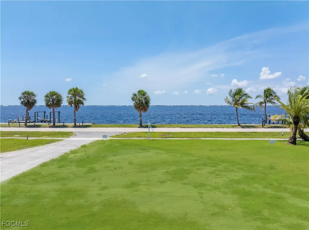 6105 W Riverside Drive Fort Myers FL 33919