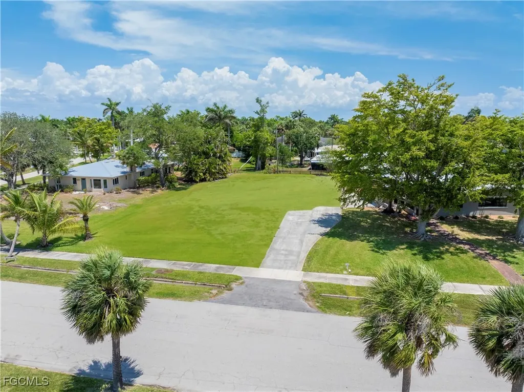 6105 W Riverside Drive Fort Myers FL 33919