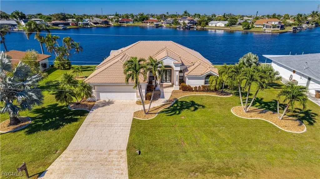 313 SE 33rd Terrace Cape Coral FL 33904