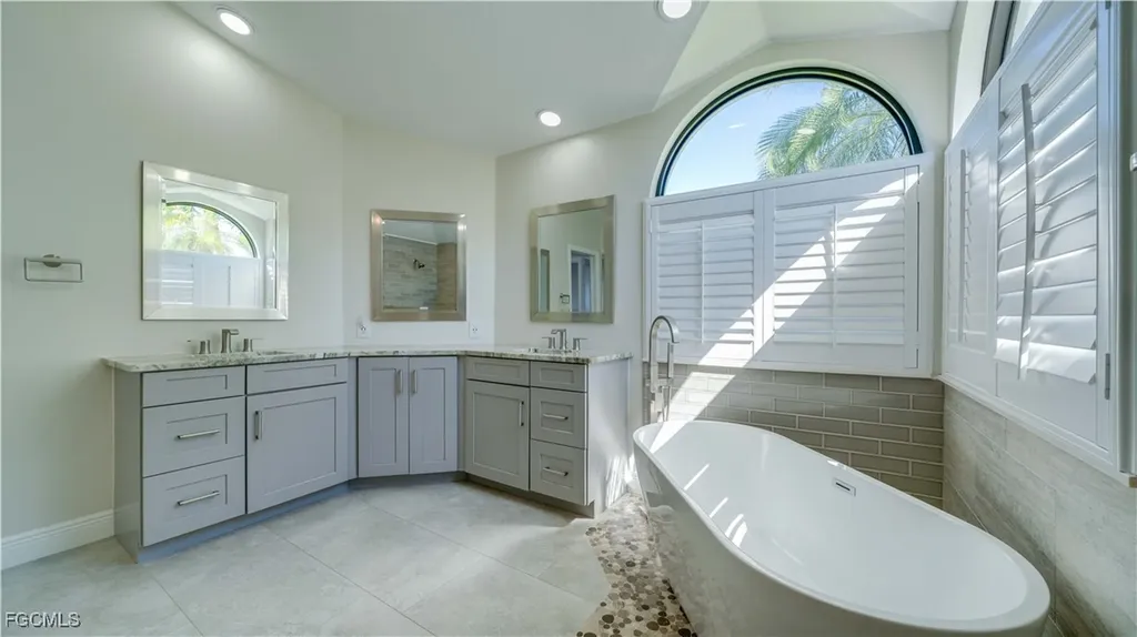 313 SE 33rd Terrace Cape Coral FL 33904