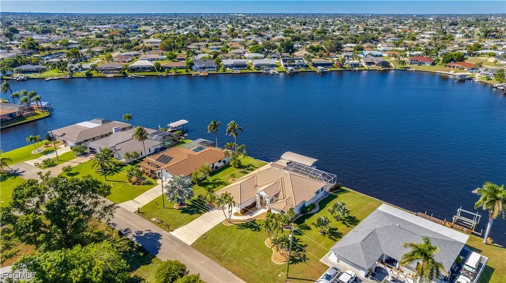 313 SE 33rd Terrace Cape Coral FL 33904