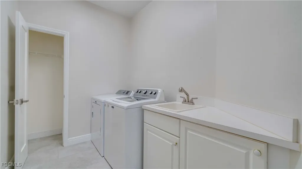 313 SE 33rd Terrace Cape Coral FL 33904