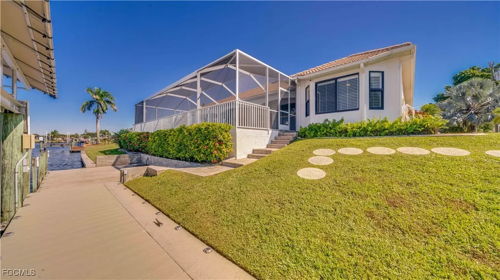 313 SE 33rd Terrace Cape Coral FL 33904