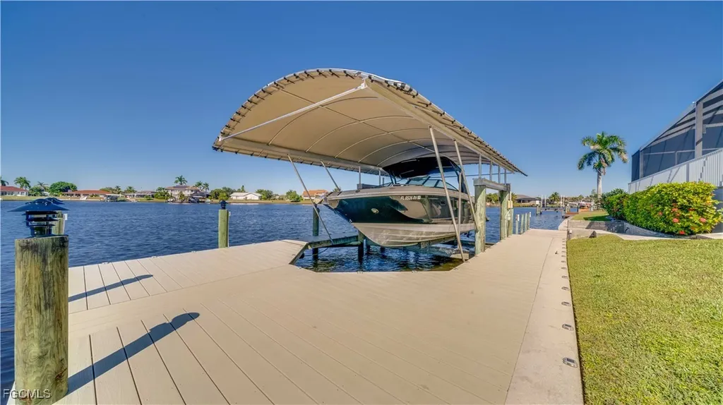 313 SE 33rd Terrace Cape Coral FL 33904