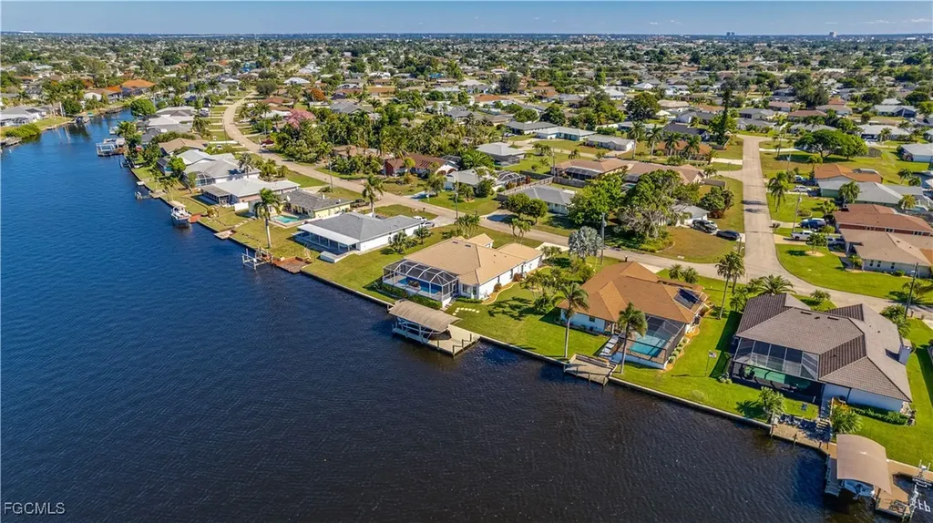 313 SE 33rd Terrace Cape Coral FL 33904