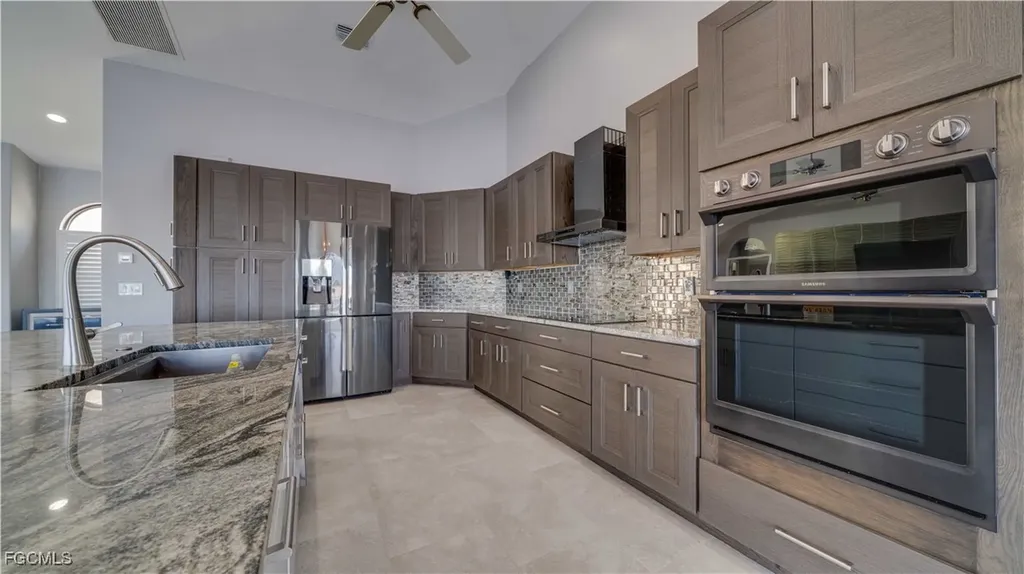 313 SE 33rd Terrace Cape Coral FL 33904