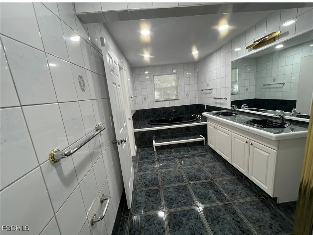 4033 School Circle Labelle FL 33935