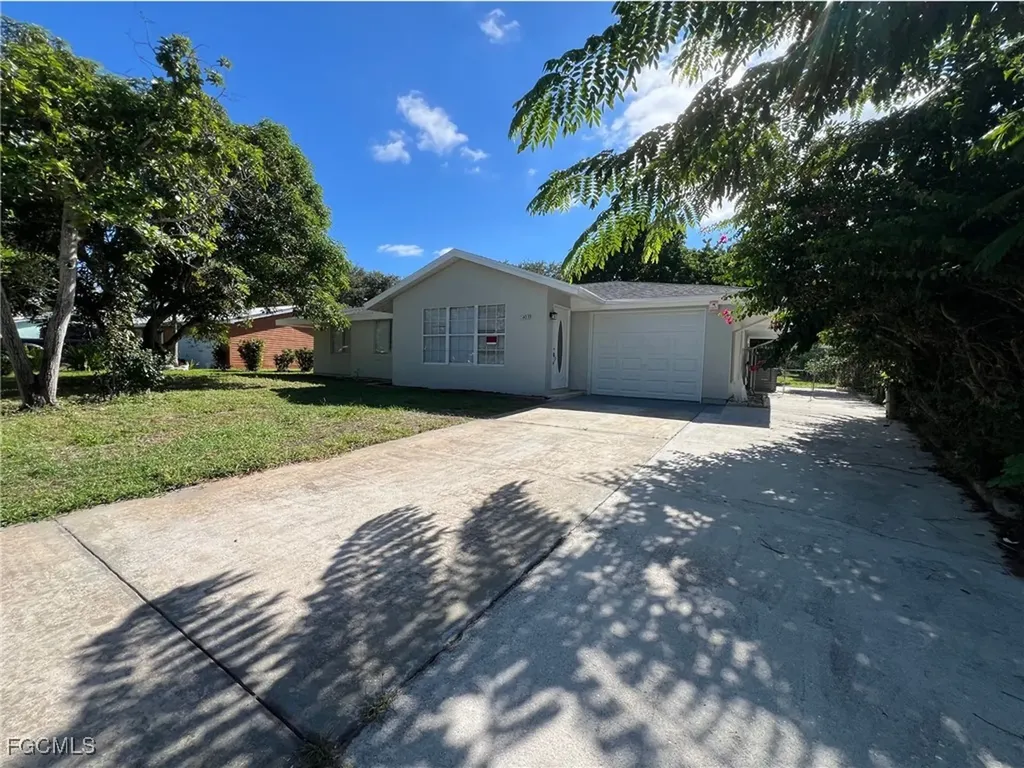 4033 School Circle Labelle FL 33935