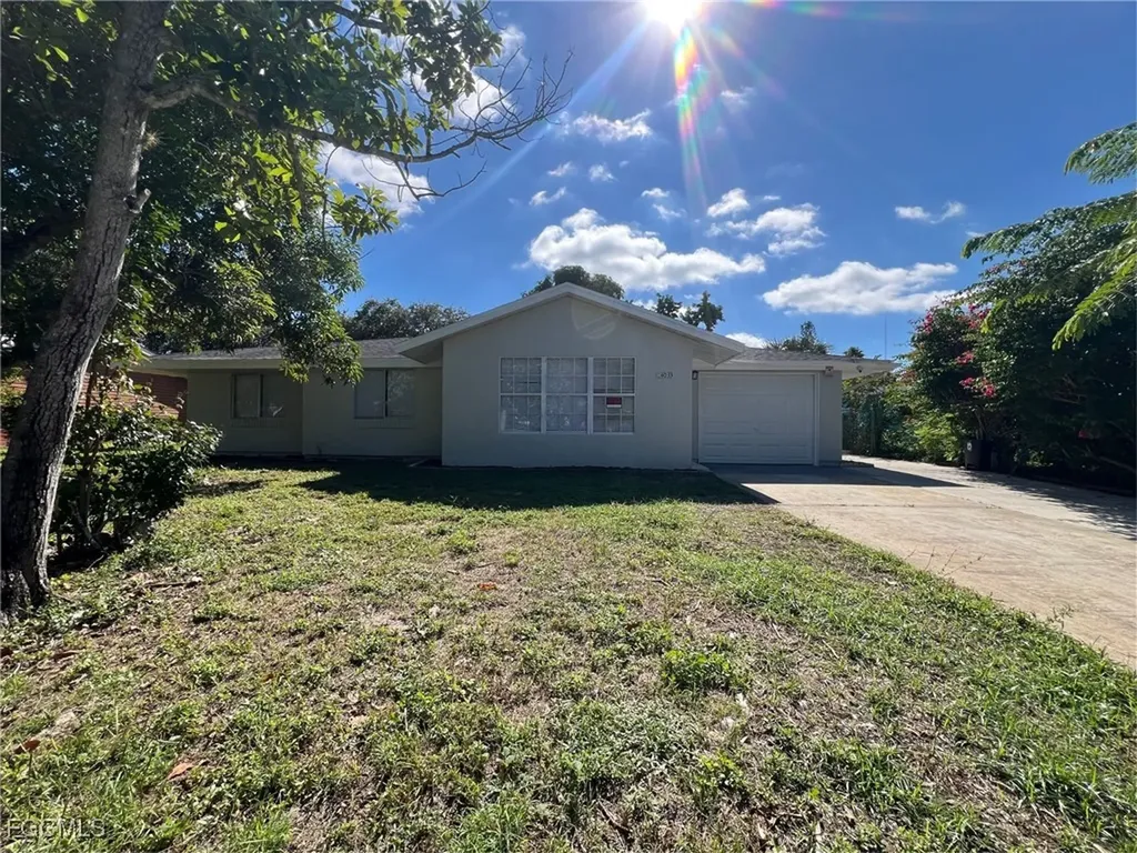 4033 School Circle Labelle FL 33935