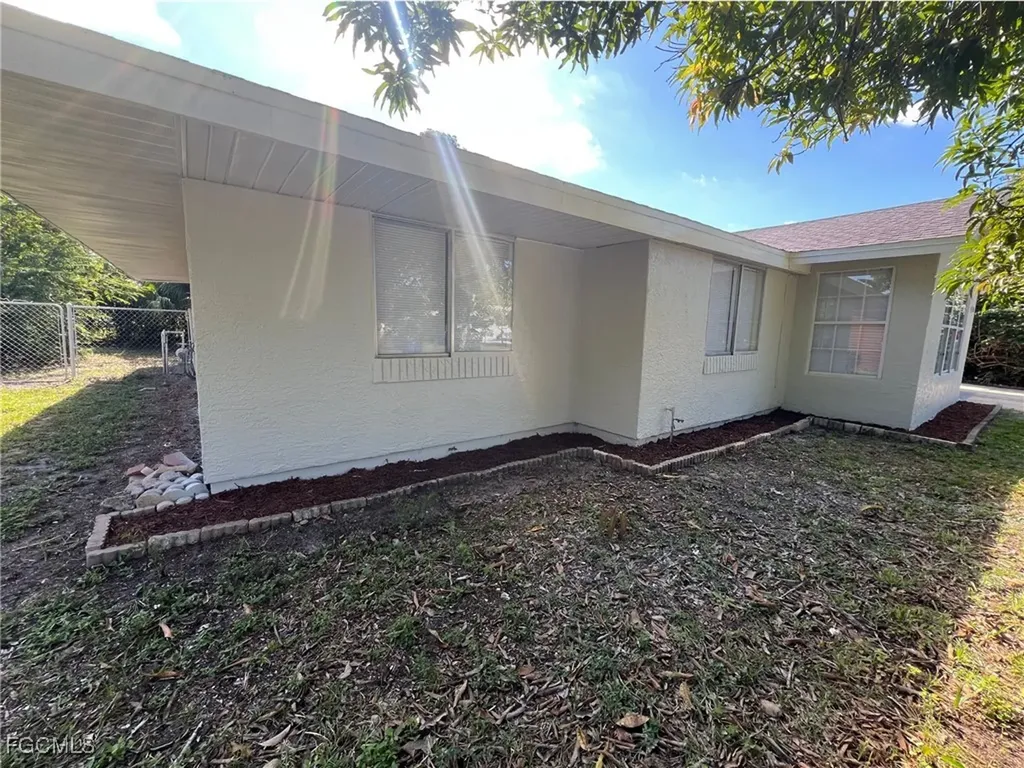 4033 School Circle Labelle FL 33935