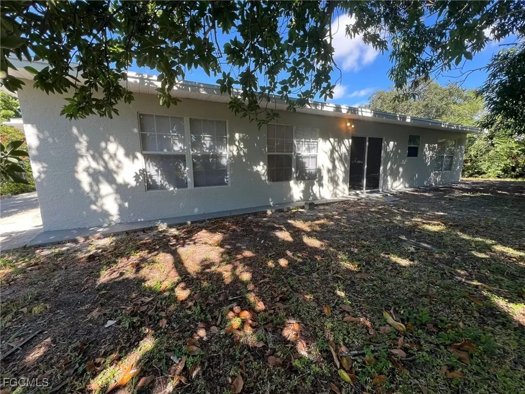 4033 School Circle Labelle FL 33935