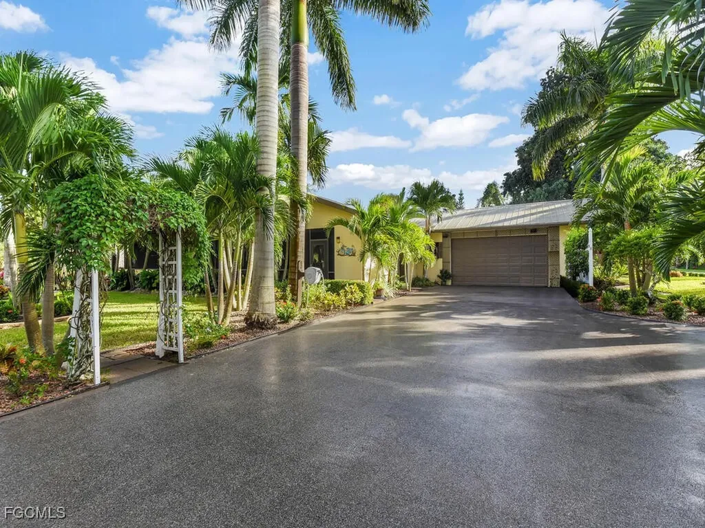 1891 Seminole Harbor Drive Alva FL 33920