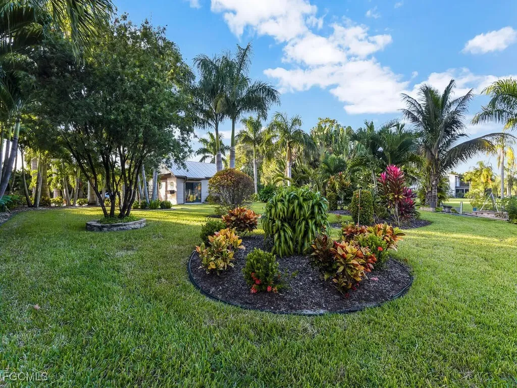 1891 Seminole Harbor Drive Alva FL 33920