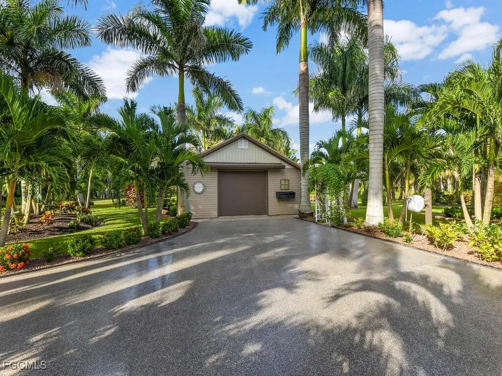 1891 Seminole Harbor Drive Alva FL 33920