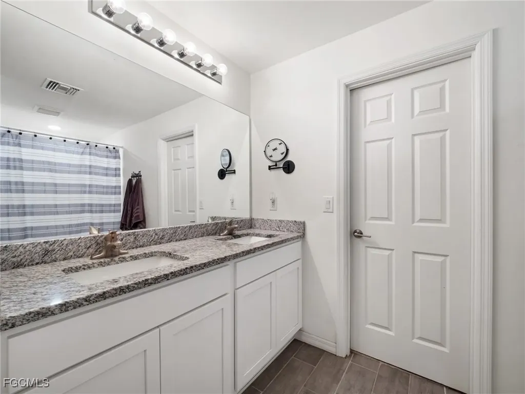 2737 NE 2nd Place Cape Coral FL 33909