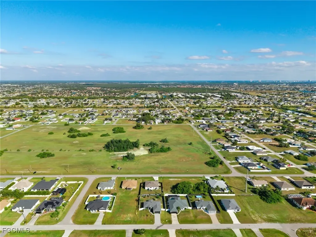 2737 NE 2nd Place Cape Coral FL 33909