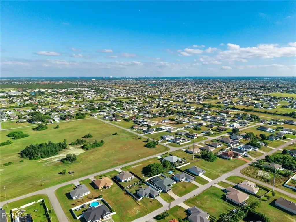 2737 NE 2nd Place Cape Coral FL 33909