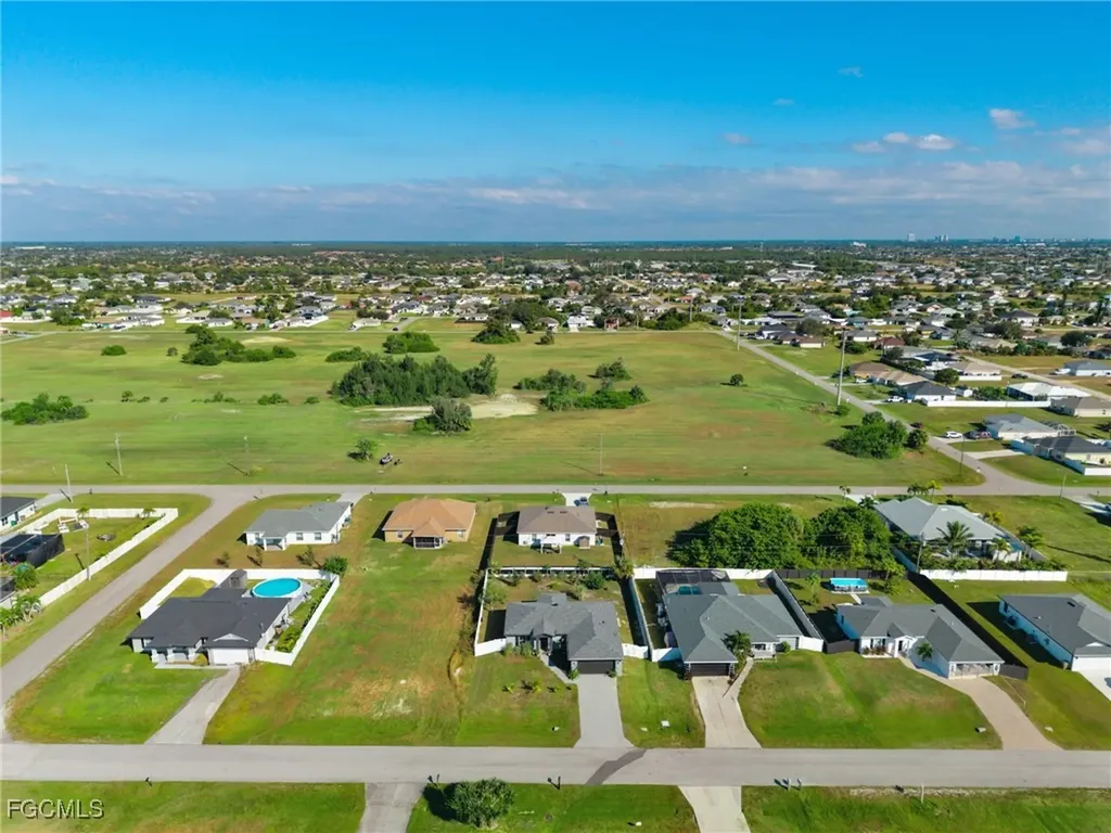 2737 NE 2nd Place Cape Coral FL 33909