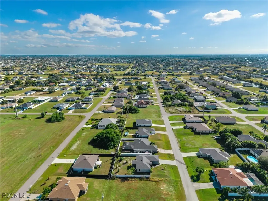 2737 NE 2nd Place Cape Coral FL 33909