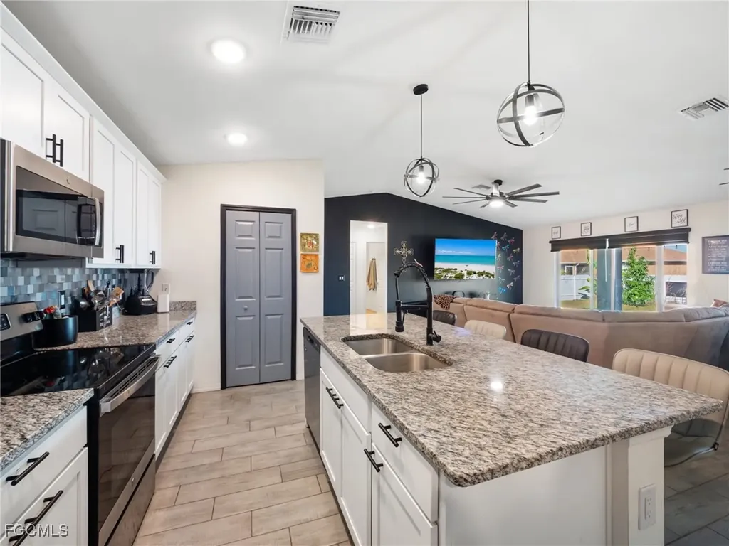 2737 NE 2nd Place Cape Coral FL 33909