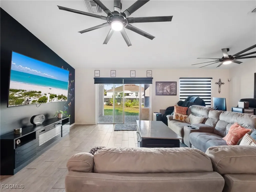 2737 NE 2nd Place Cape Coral FL 33909