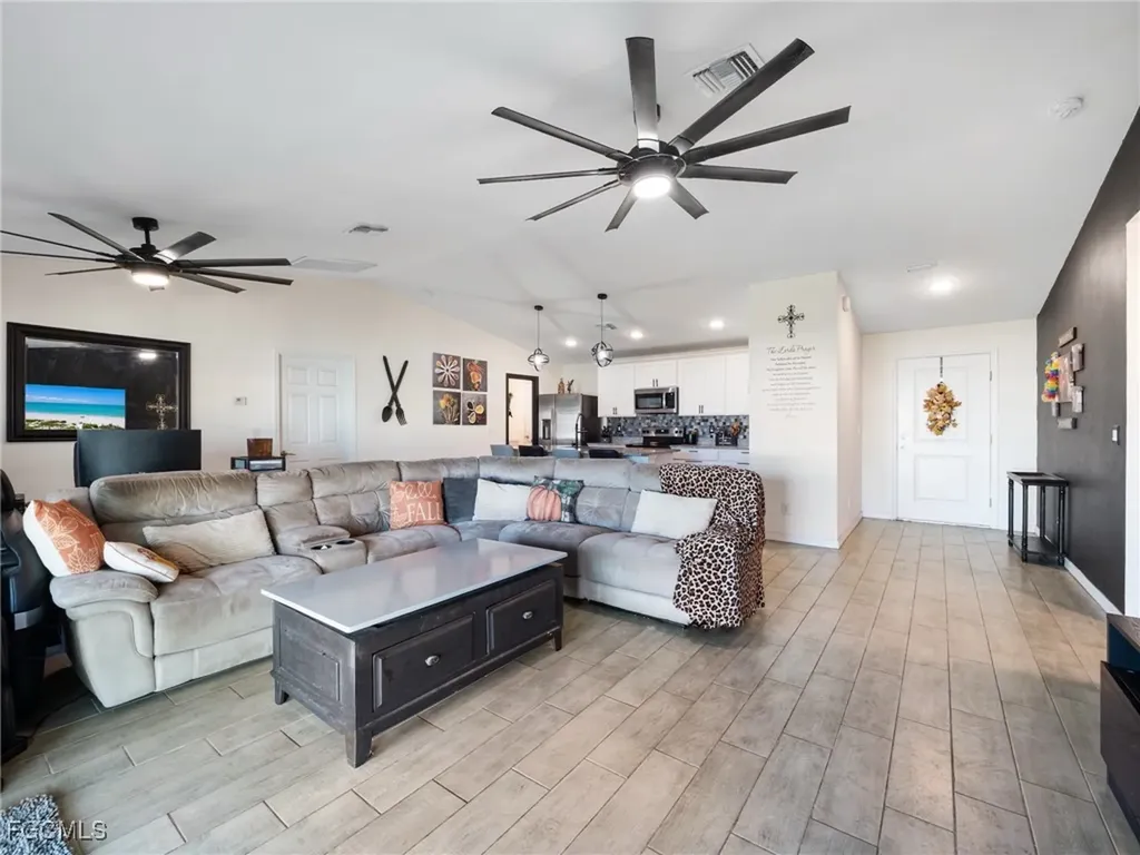 2737 NE 2nd Place Cape Coral FL 33909