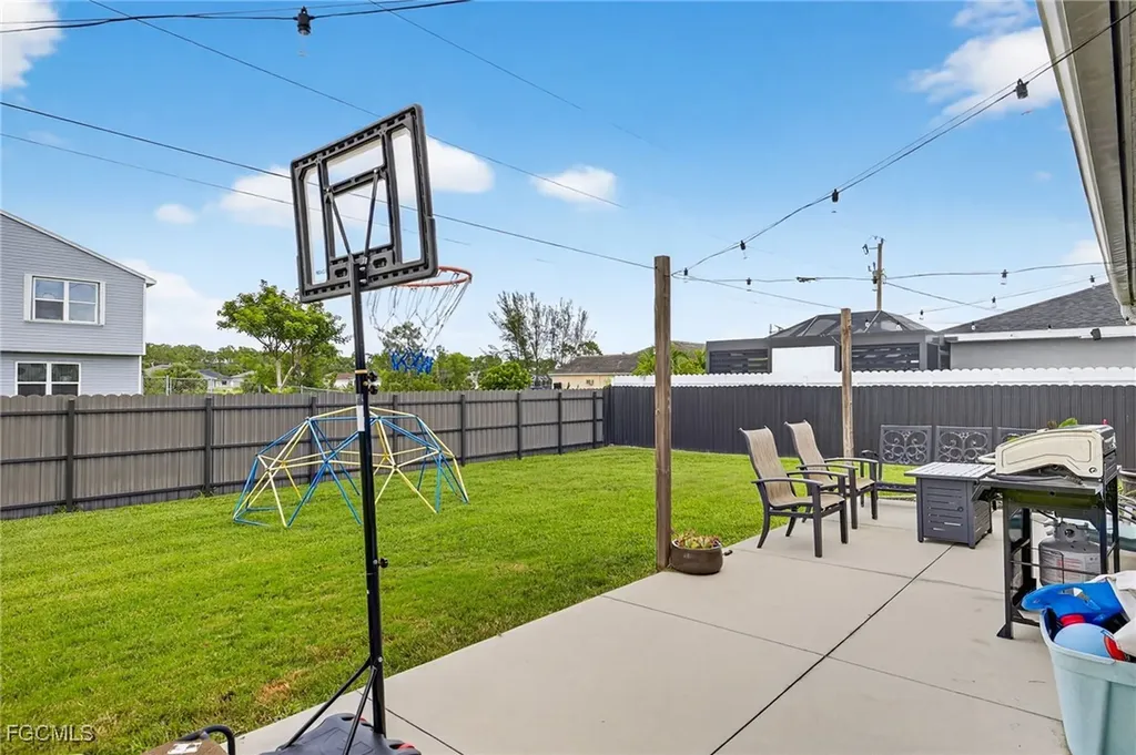 309 NE 30th Terrace Cape Coral FL 33909