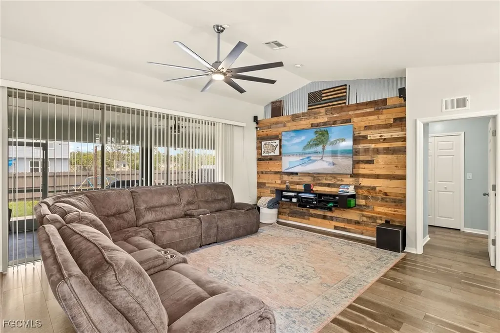 309 NE 30th Terrace Cape Coral FL 33909