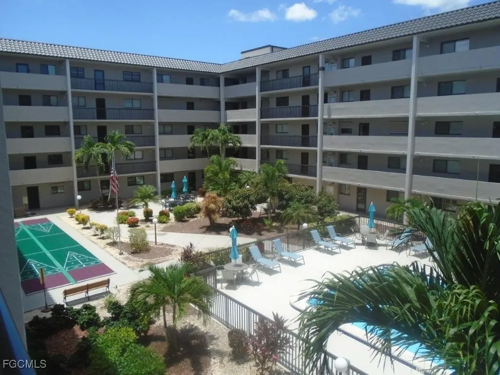 2121 Collier Avenue Fort Myers FL 33901