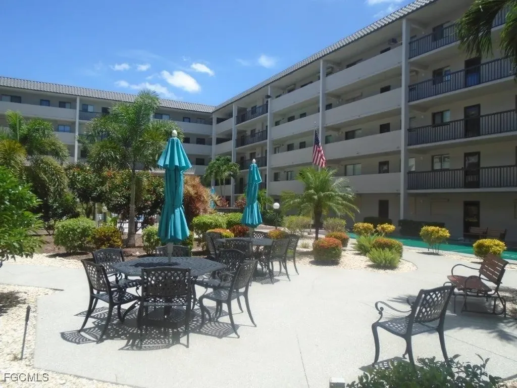 2121 Collier Avenue Fort Myers FL 33901