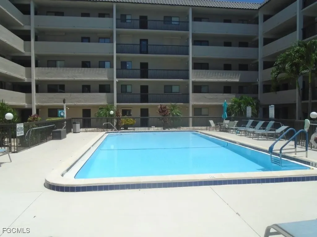 2121 Collier Avenue Fort Myers FL 33901