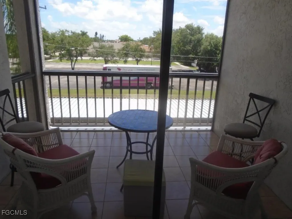 2121 Collier Avenue Fort Myers FL 33901