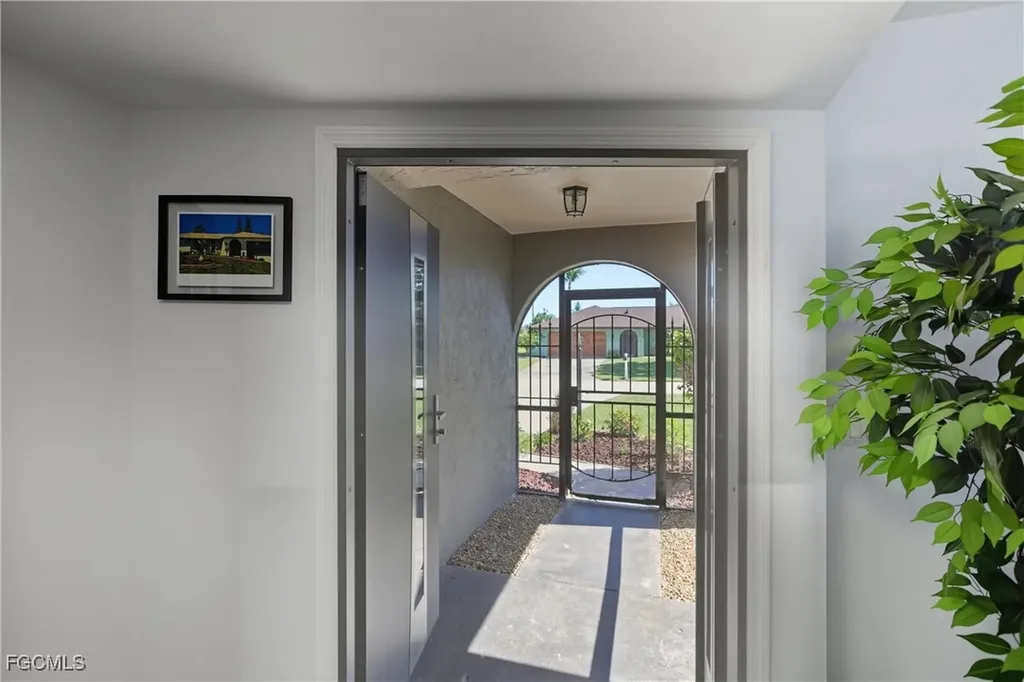 2916 SE 11th Avenue Cape Coral FL 33904