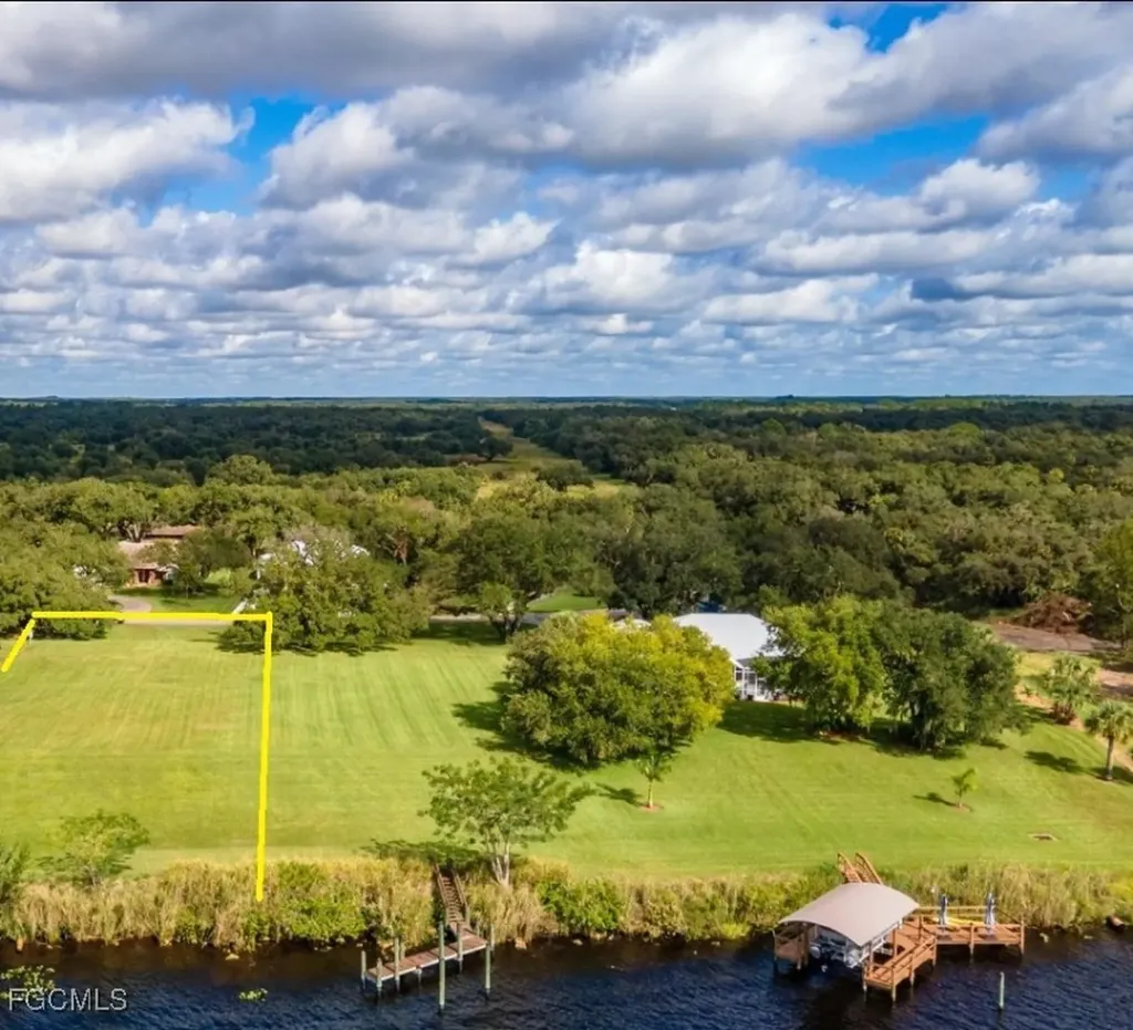 1497 Riverbend Drive Labelle FL 33935