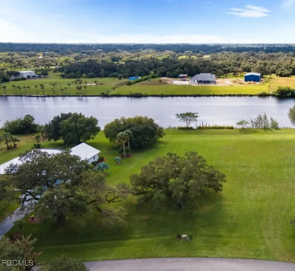 1497 Riverbend Drive Labelle FL 33935