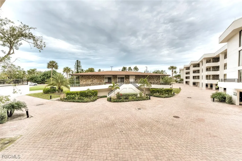 1605 Middle Gulf Drive Sanibel FL 33957