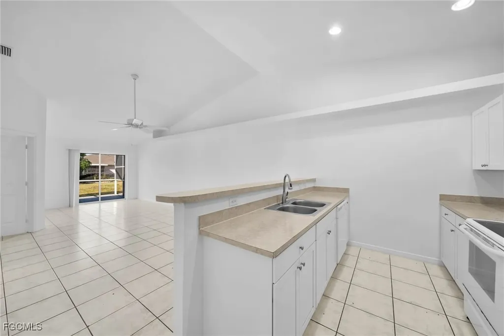 1212 SE 24th Avenue Cape Coral FL 33990
