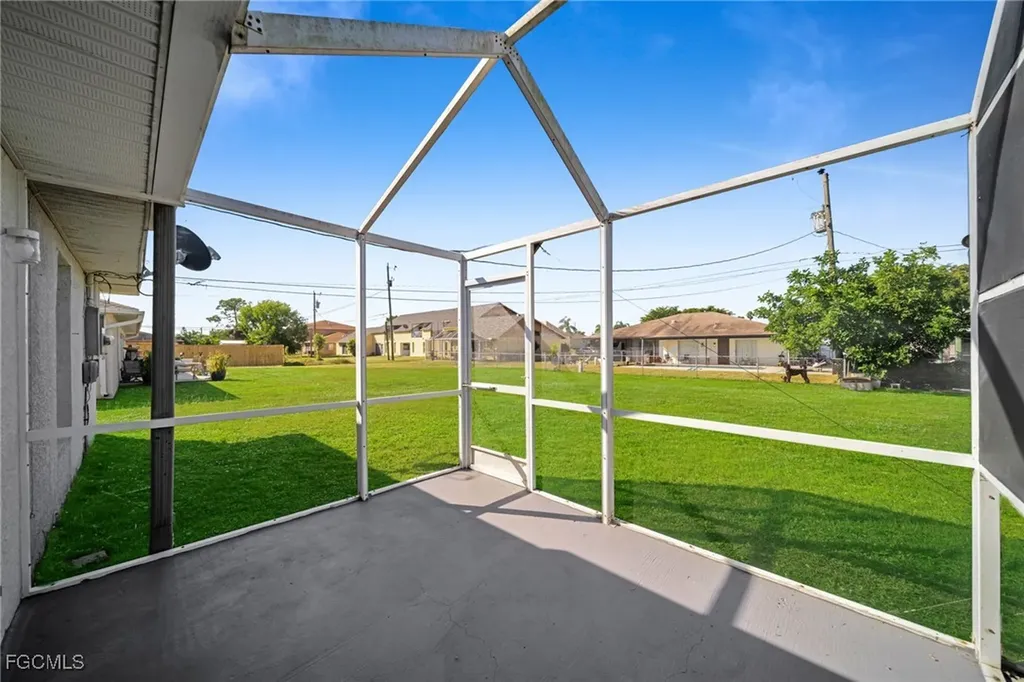 1212 SE 24th Avenue Cape Coral FL 33990