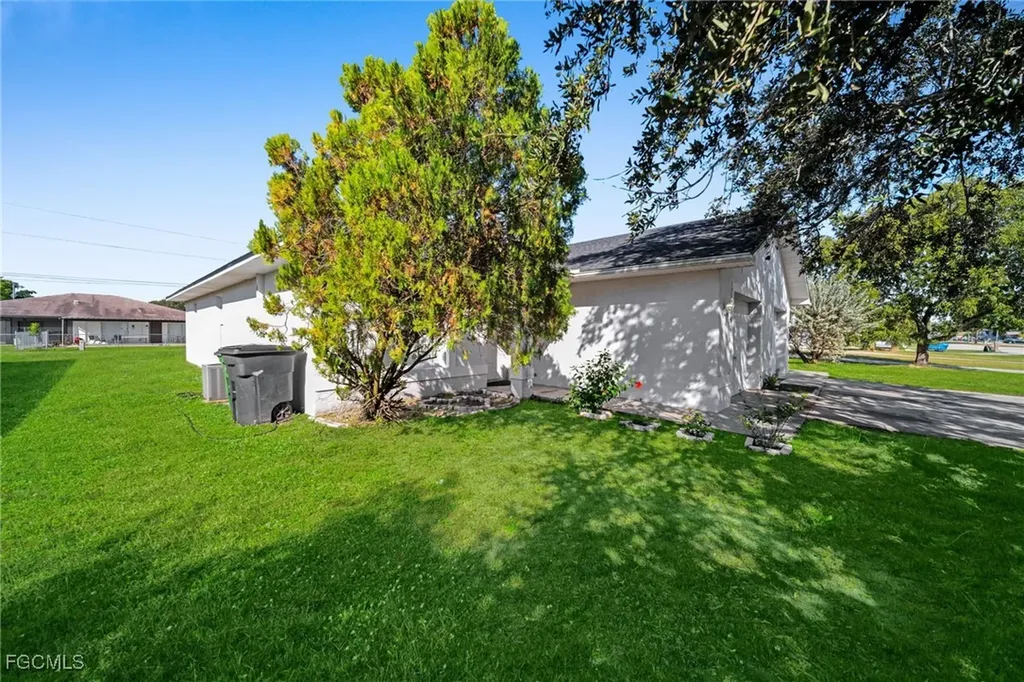 1212 SE 24th Avenue Cape Coral FL 33990