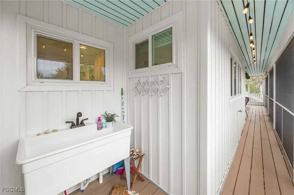 9247 Dimmick Drive Sanibel FL 33957