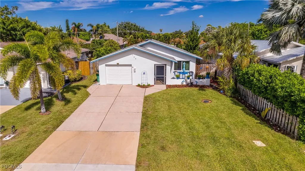 729 105th Avenue N Naples FL 34108