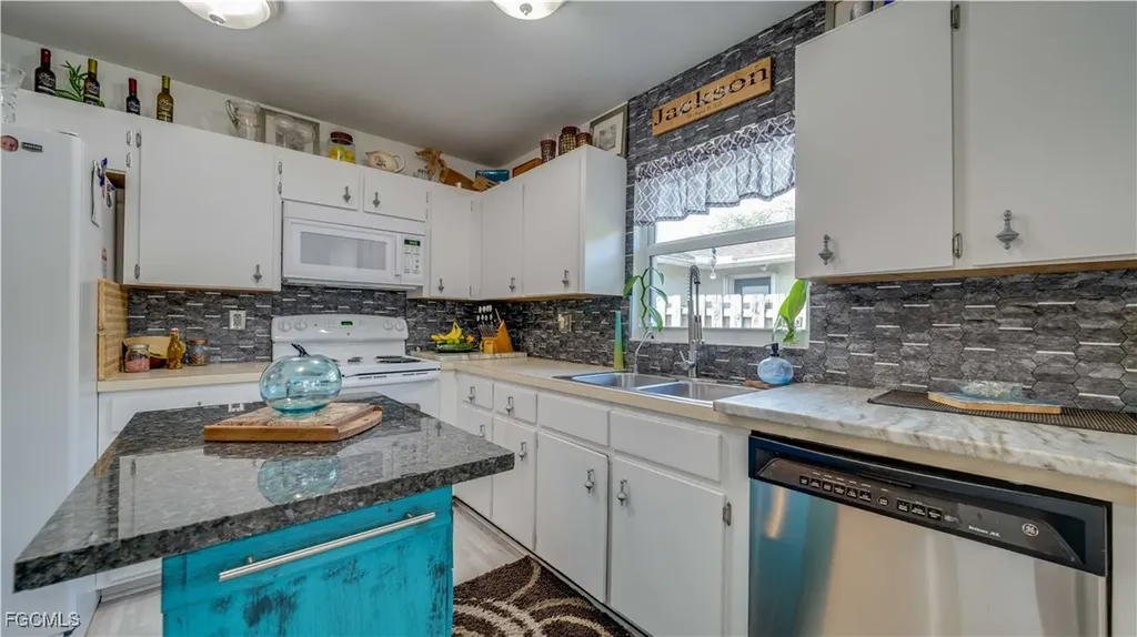 729 105th Avenue N Naples FL 34108