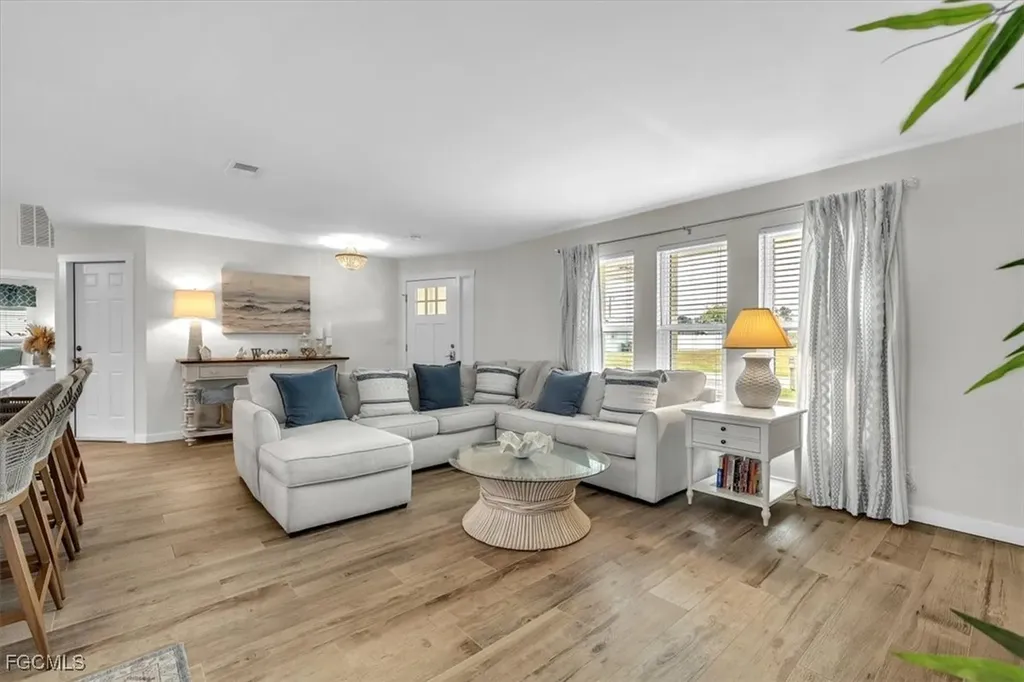 1113 SE 17th Street Cape Coral FL 33990