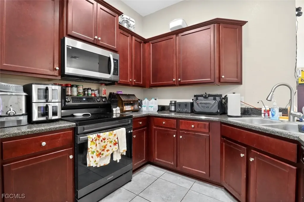 4301 NW 36th Place Cape Coral FL 33993