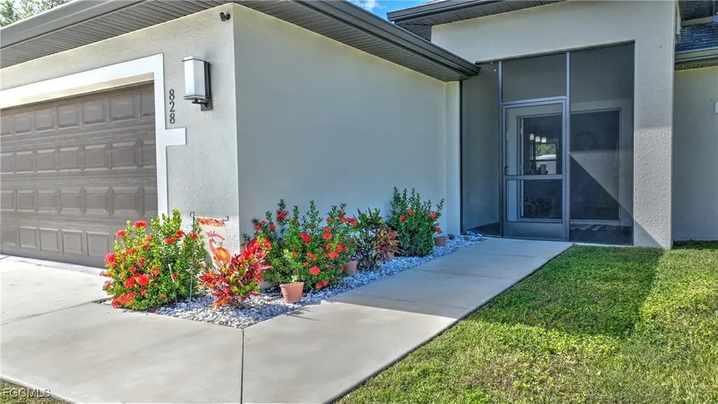 828 Downer Avenue S Lehigh Acres FL 33974